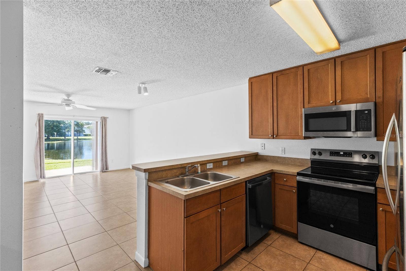 12916 LEXINGTON SUMMIT STREET, Orlando, FL 32828 Kitchen