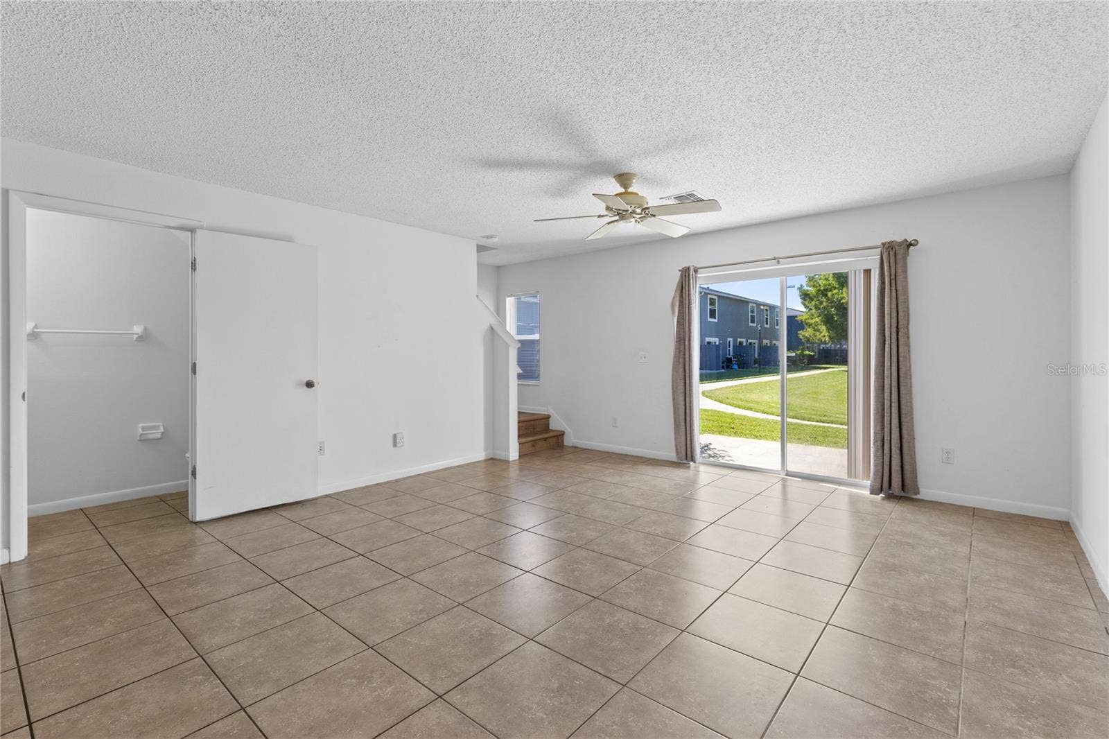 12916 LEXINGTON SUMMIT STREET, Orlando, FL 32828 Living Room