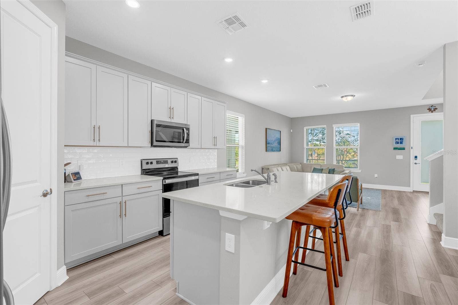 14026 FRASIER STREET, Winter Garden, FL 34787 Kitchen island with breakfast bar seating