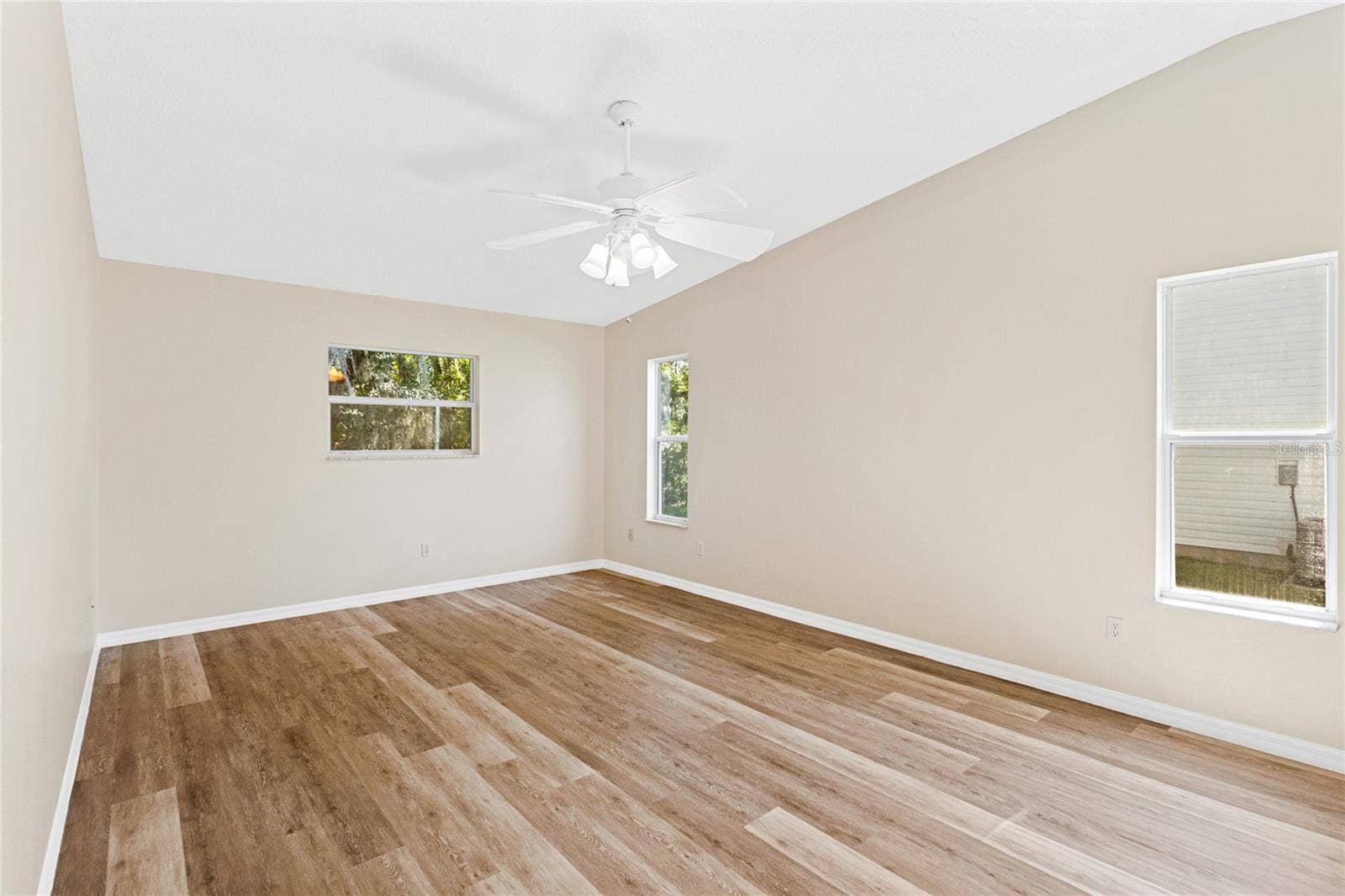 32656 OAK PARK DRIVE, Leesburg, FL 34748 32656 OAK PARK DRIVE, Leesburg, FL 34748
