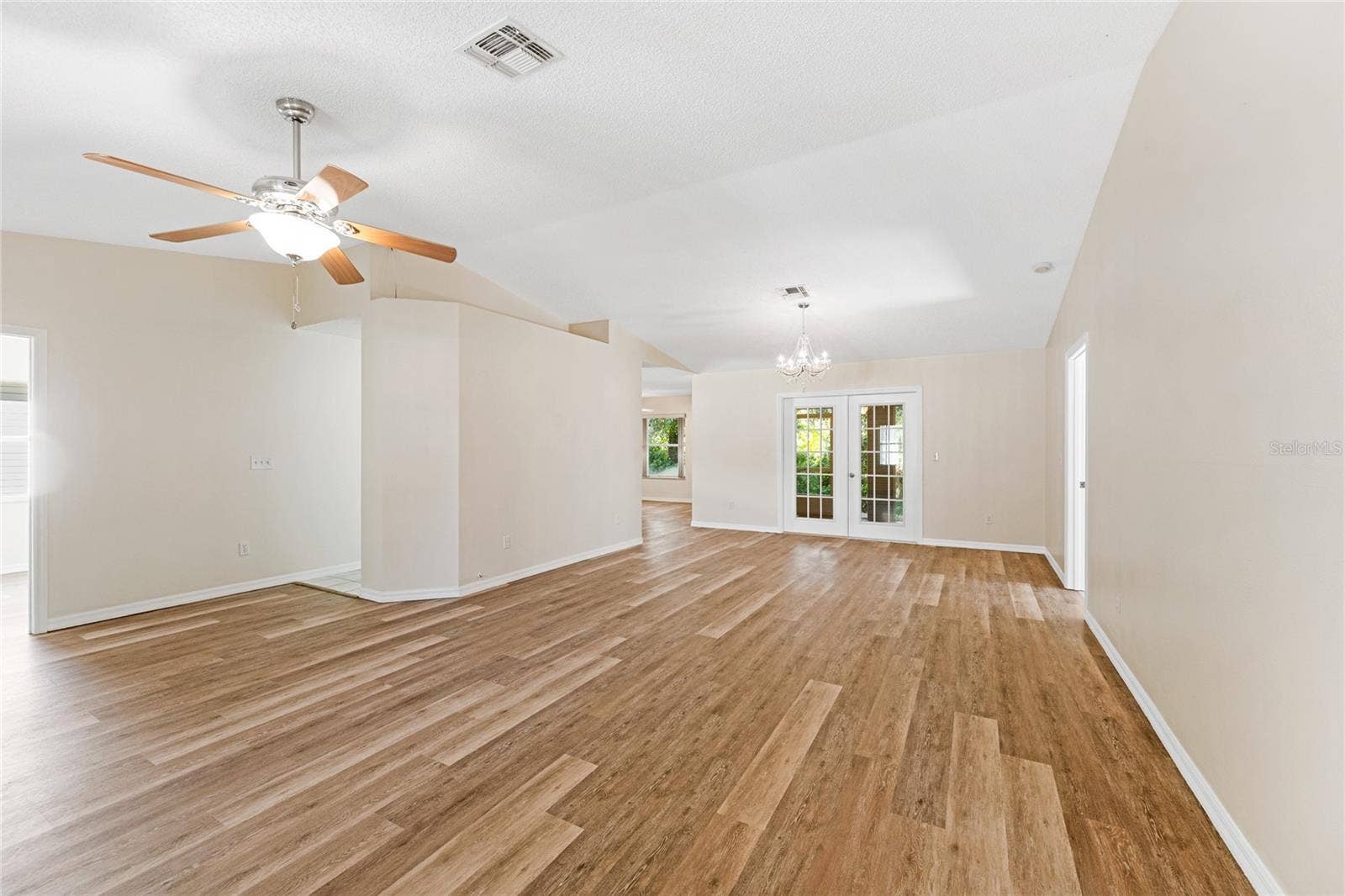 32656 OAK PARK DRIVE, Leesburg, FL 34748 32656 OAK PARK DRIVE, Leesburg, FL 34748