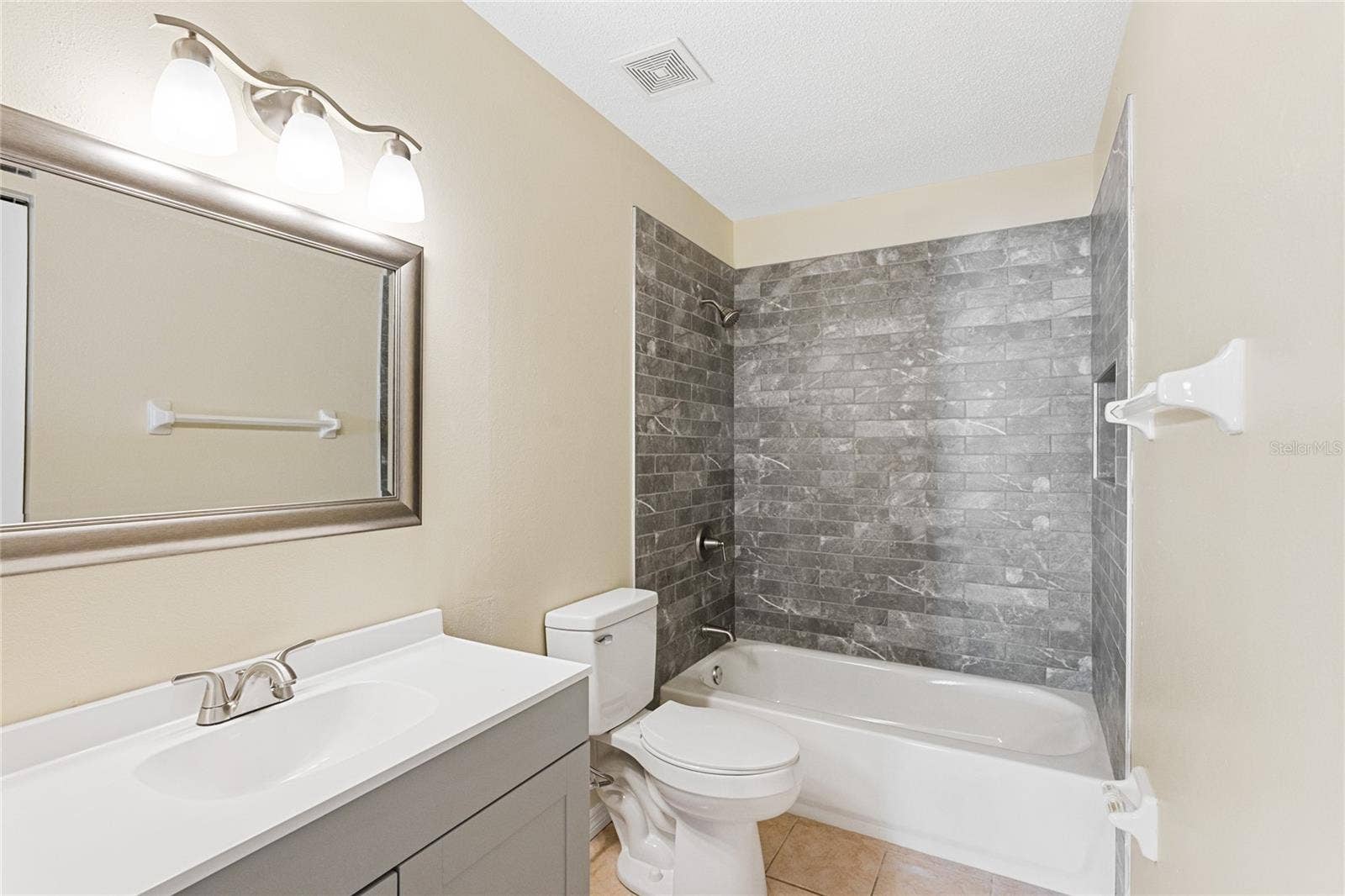 32656 OAK PARK DRIVE, Leesburg, FL 34748 32656 OAK PARK DRIVE, Leesburg, FL 34748