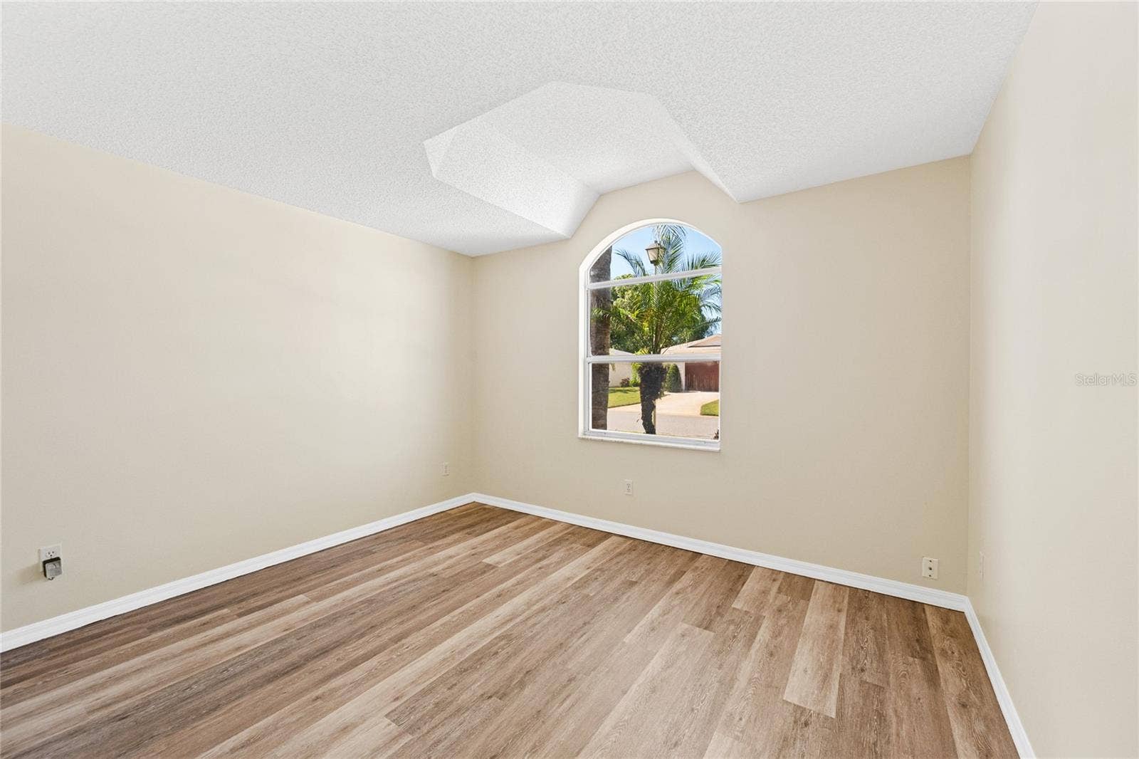 32656 OAK PARK DRIVE, Leesburg, FL 34748 32656 OAK PARK DRIVE, Leesburg, FL 34748