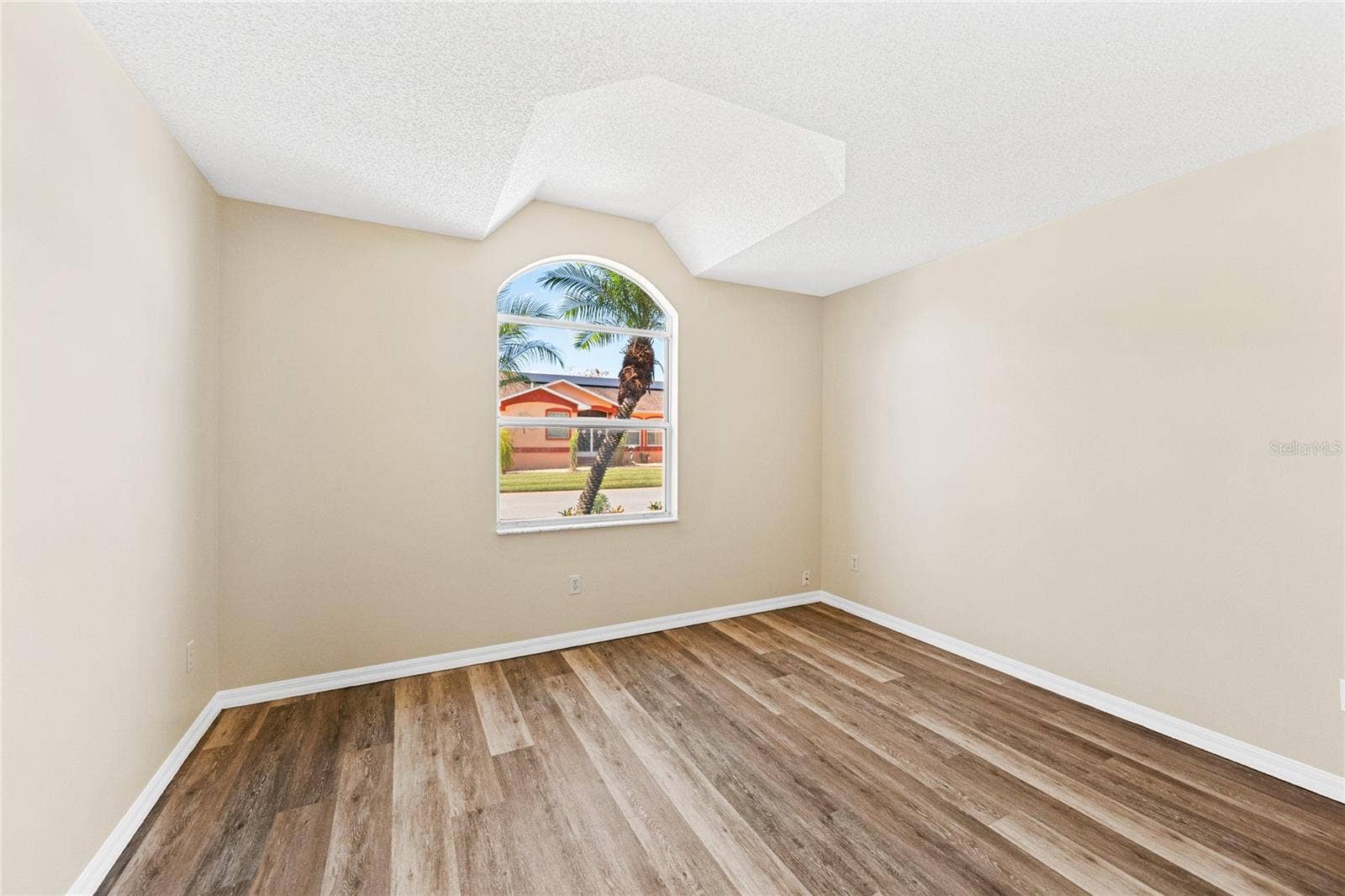 32656 OAK PARK DRIVE, Leesburg, FL 34748 32656 OAK PARK DRIVE, Leesburg, FL 34748