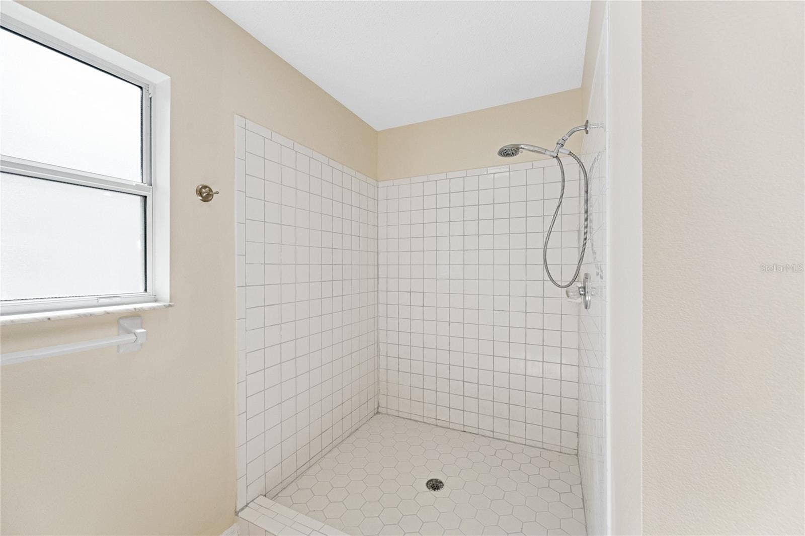 32656 OAK PARK DRIVE, Leesburg, FL 34748 32656 OAK PARK DRIVE, Leesburg, FL 34748