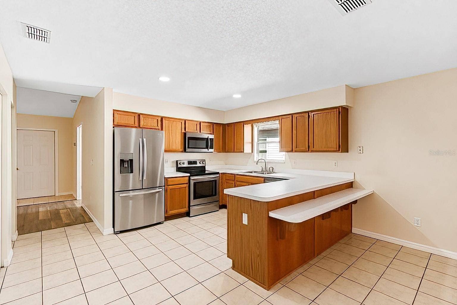 32656 OAK PARK DRIVE, Leesburg, FL 34748 32656 OAK PARK DRIVE, Leesburg, FL 34748