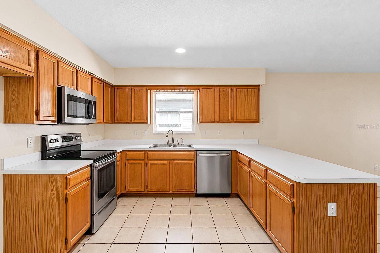 32656 OAK PARK DRIVE, Leesburg, FL 34748 32656 OAK PARK DRIVE, Leesburg, FL 34748