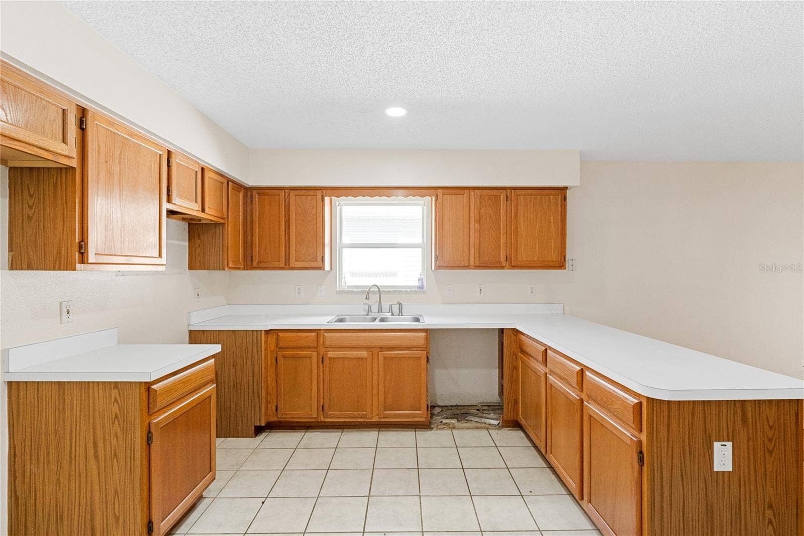 32656 OAK PARK DRIVE, Leesburg, FL 34748 32656 OAK PARK DRIVE, Leesburg, FL 34748