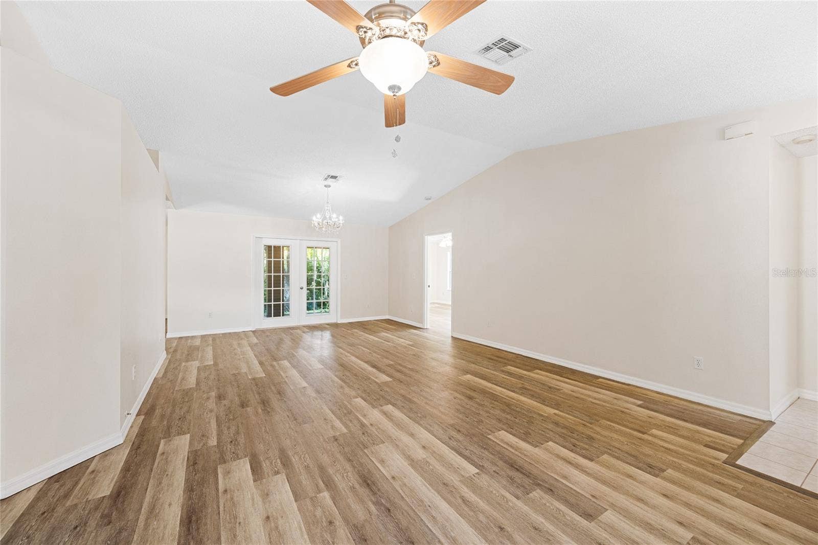 32656 OAK PARK DRIVE, Leesburg, FL 34748 32656 OAK PARK DRIVE, Leesburg, FL 34748