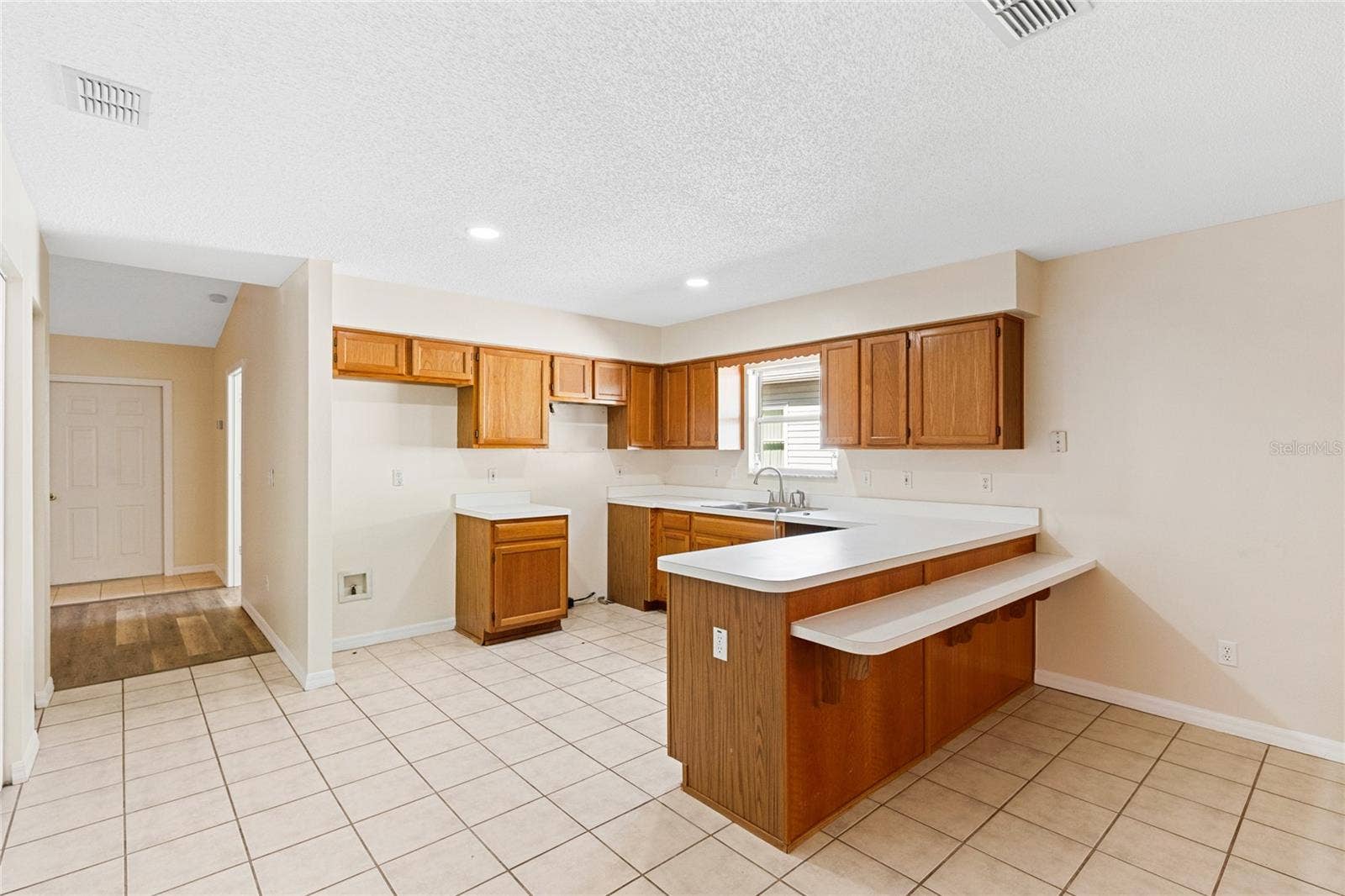 32656 OAK PARK DRIVE, Leesburg, FL 34748 32656 OAK PARK DRIVE, Leesburg, FL 34748