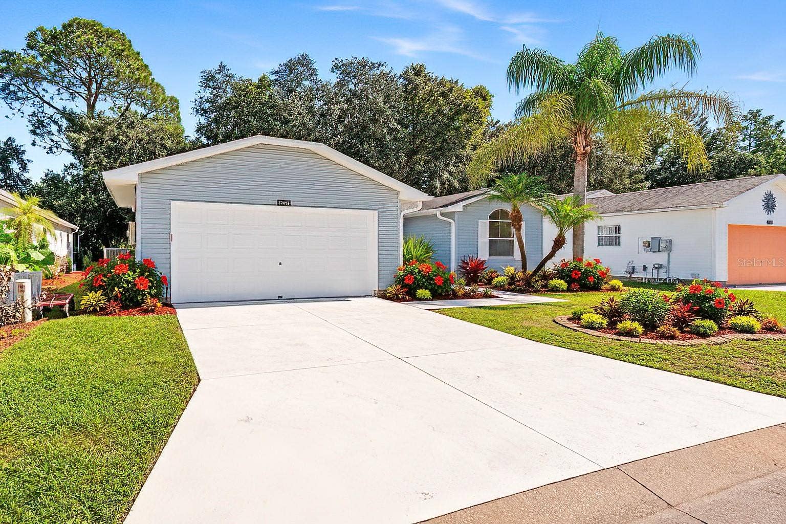 32656 OAK PARK DRIVE, Leesburg, FL 34748 32656 OAK PARK DRIVE, Leesburg, FL 34748