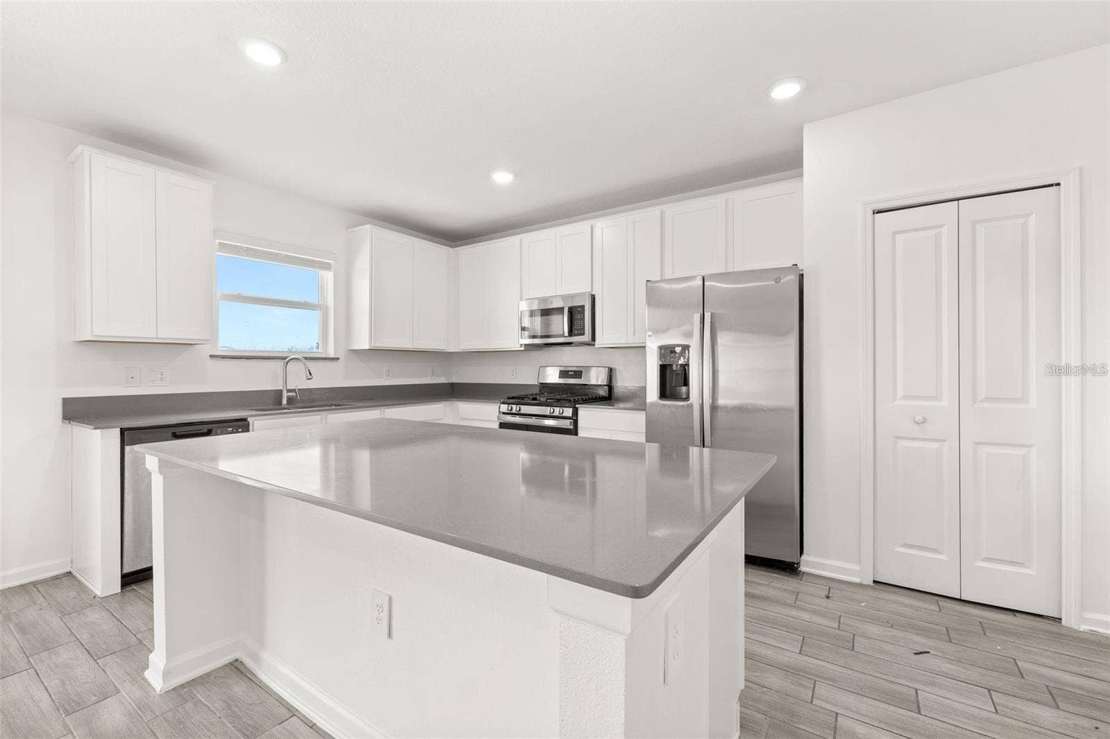 9404 REVERE AVENUE, Leesburg, FL 34788 9404 REVERE AVENUE, Leesburg, FL 34788