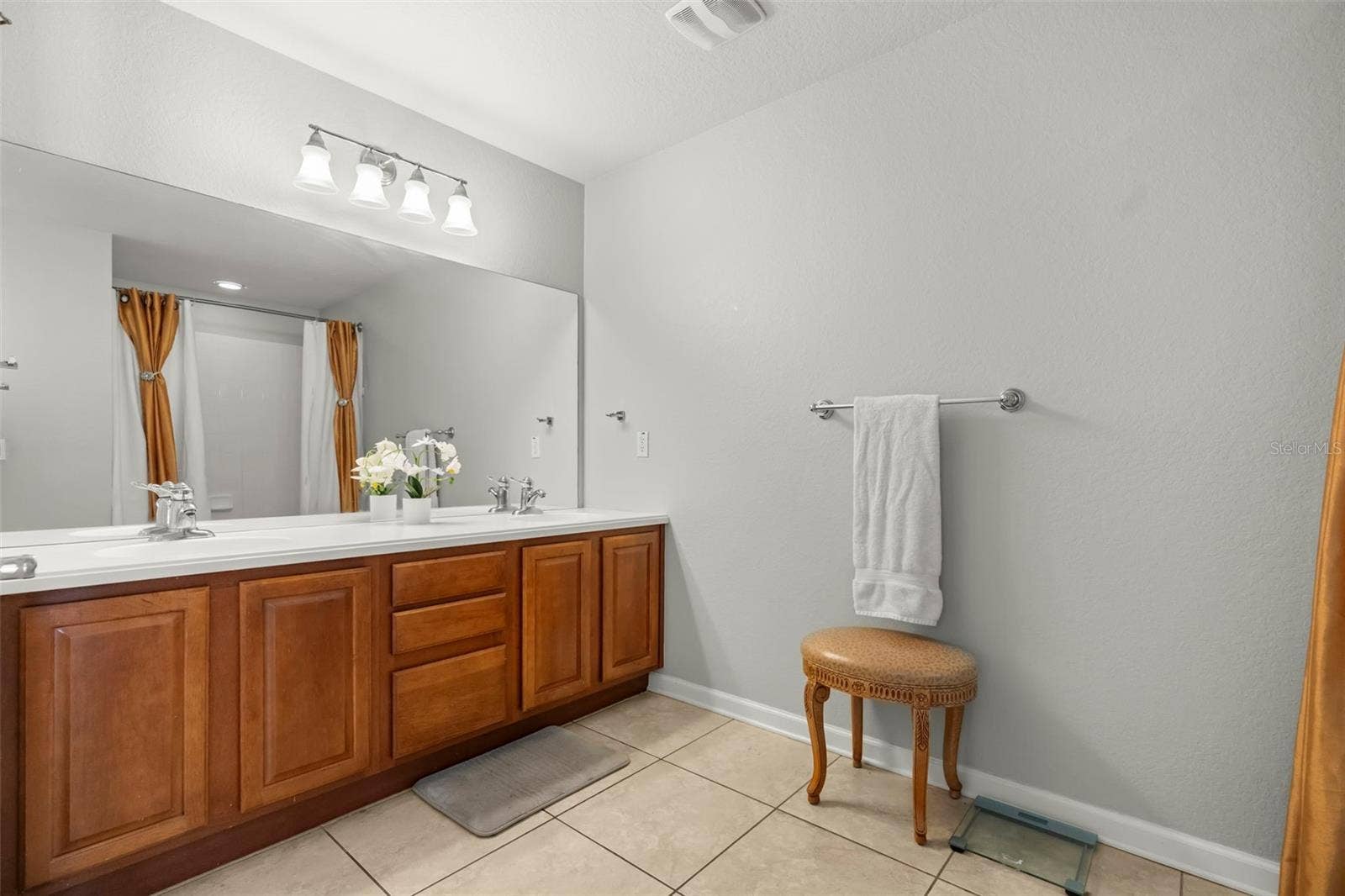 1119 LEVENSOR COURT, Sanford, FL 32771 Upstairs Primary Bathroom