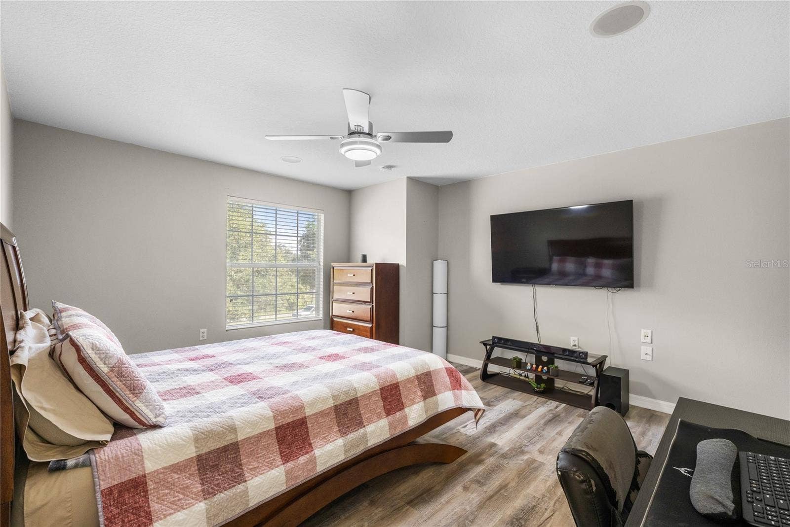 2424 VICTORIA FALLS DRIVE, Orlando, FL 32824 2424 VICTORIA FALLS DRIVE, Orlando, FL 32824