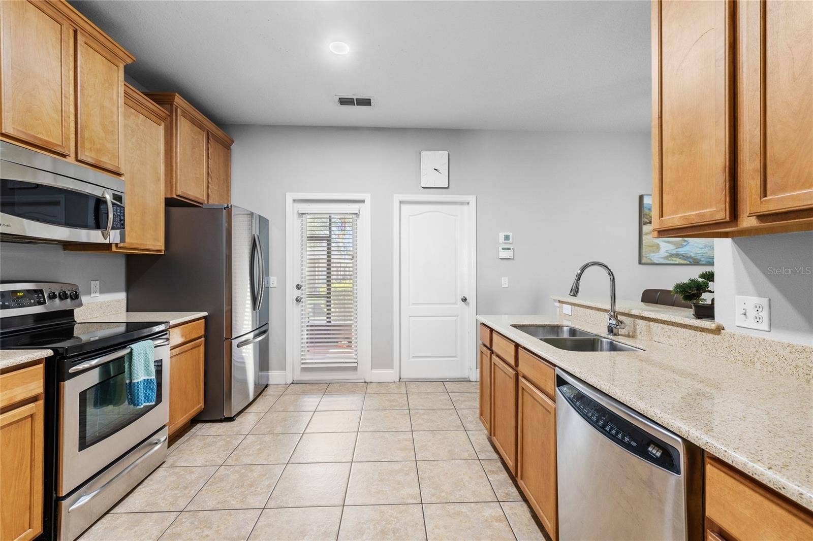2424 VICTORIA FALLS DRIVE, Orlando, FL 32824 2424 VICTORIA FALLS DRIVE, Orlando, FL 32824