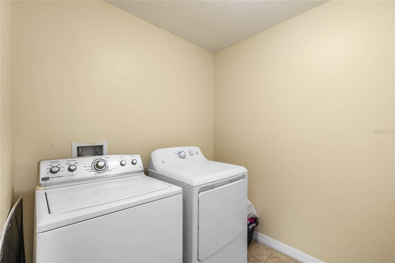2424 VICTORIA FALLS DRIVE, Orlando, FL 32824 2424 VICTORIA FALLS DRIVE, Orlando, FL 32824