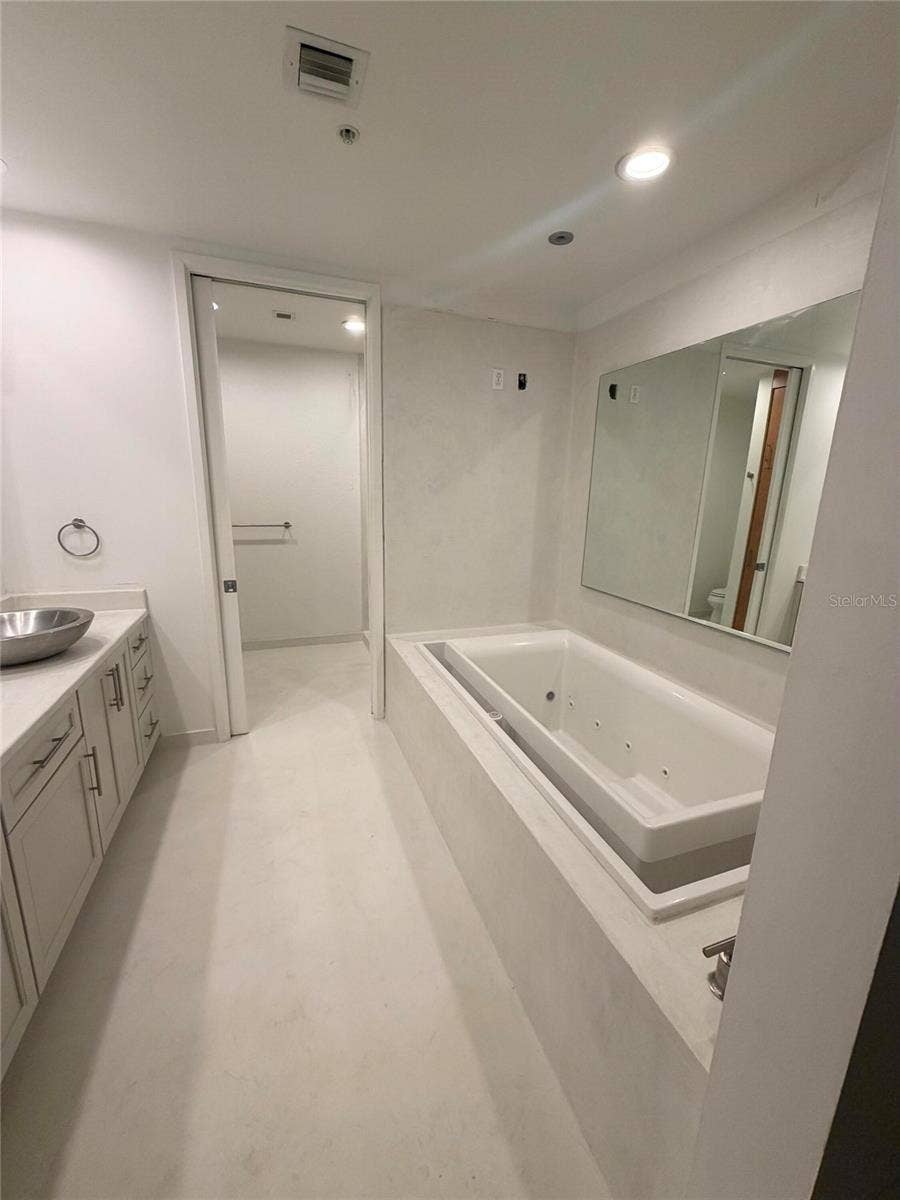 150 E ROBINSON STREET, #29B, Orlando, FL 32801