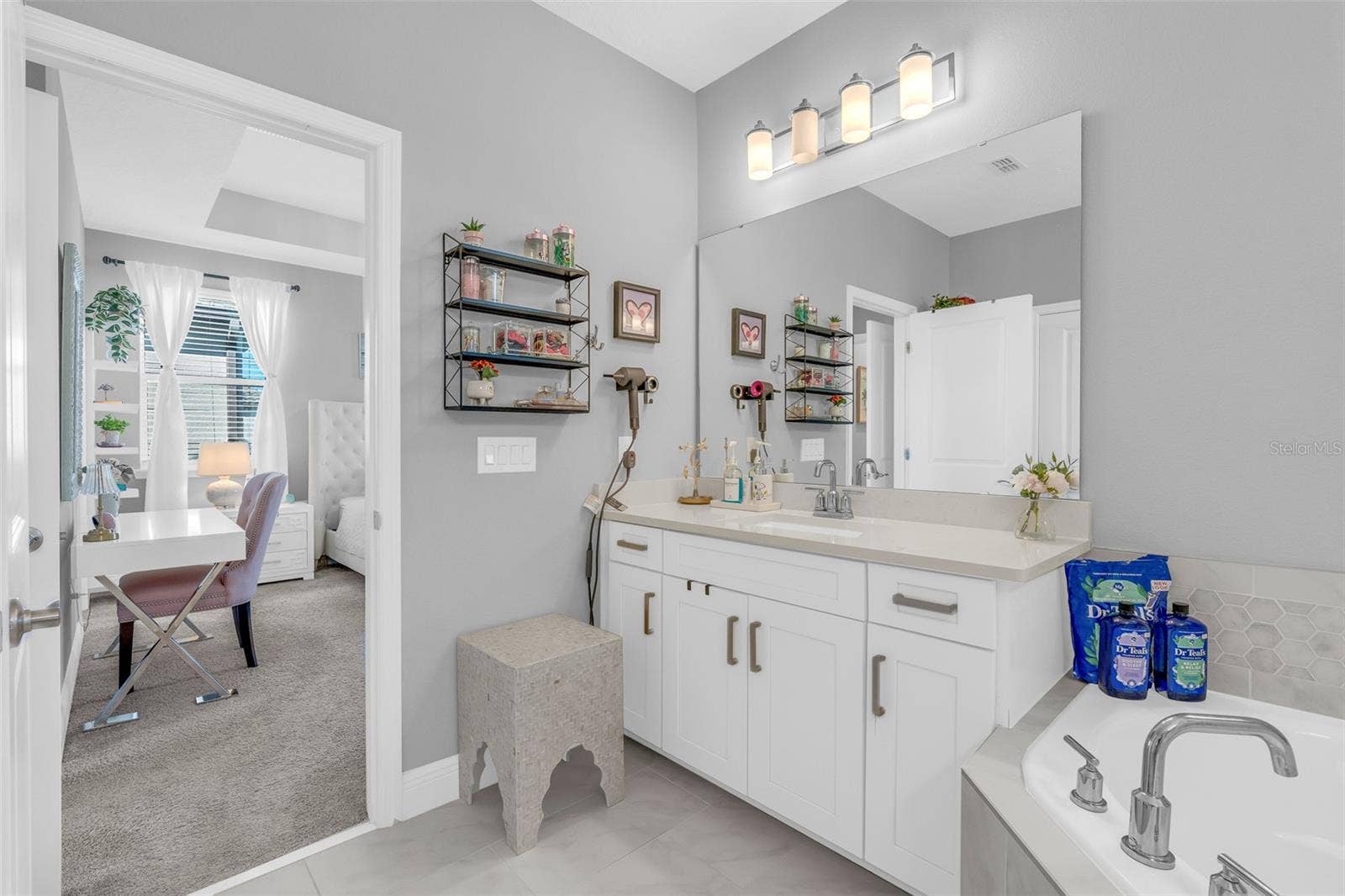 15023 GUAVA BAY DRIVE, Winter Garden, FL 34787 15023 GUAVA BAY DRIVE, Winter Garden, FL 34787