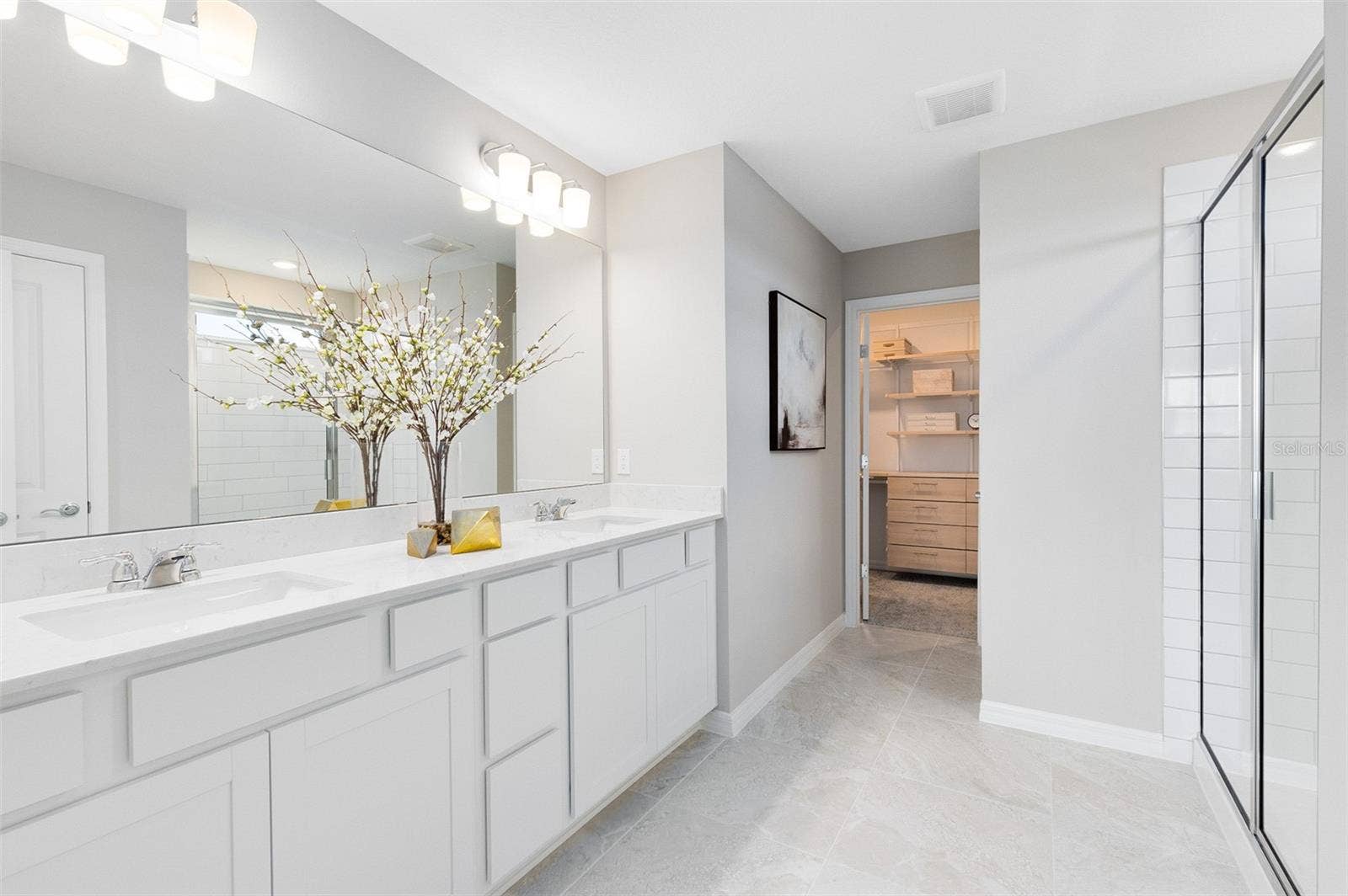 Actual home photo. Colors, finishes, textures and options may appear differently in person due to variations in monitors and viewing devices.