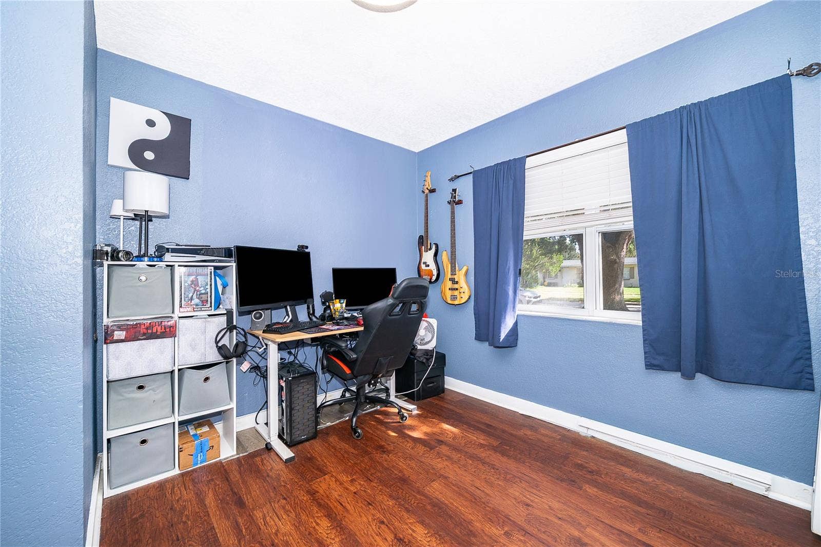 800 DORADO AVENUE, Orlando, FL 32807 Need a dedicated workspace? This versatile room offers a great setup for a home office, study, or creative space.