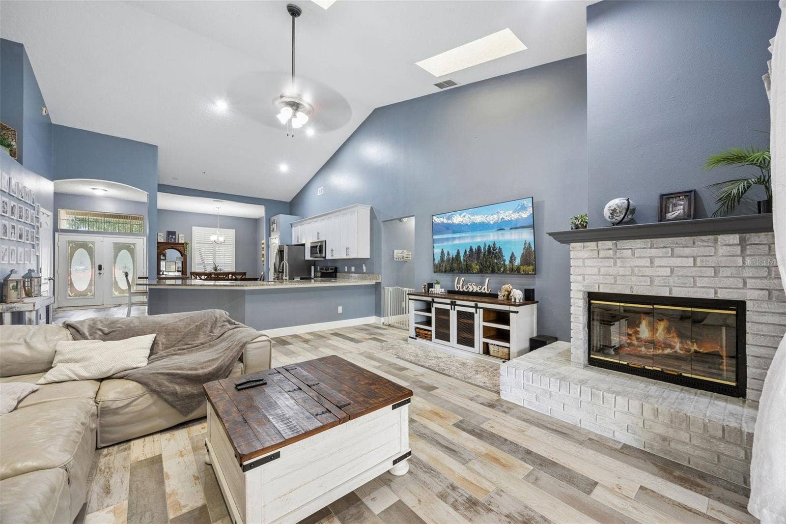 1505 Grassy Ridge Ln -Family room looking back toward the kitchen