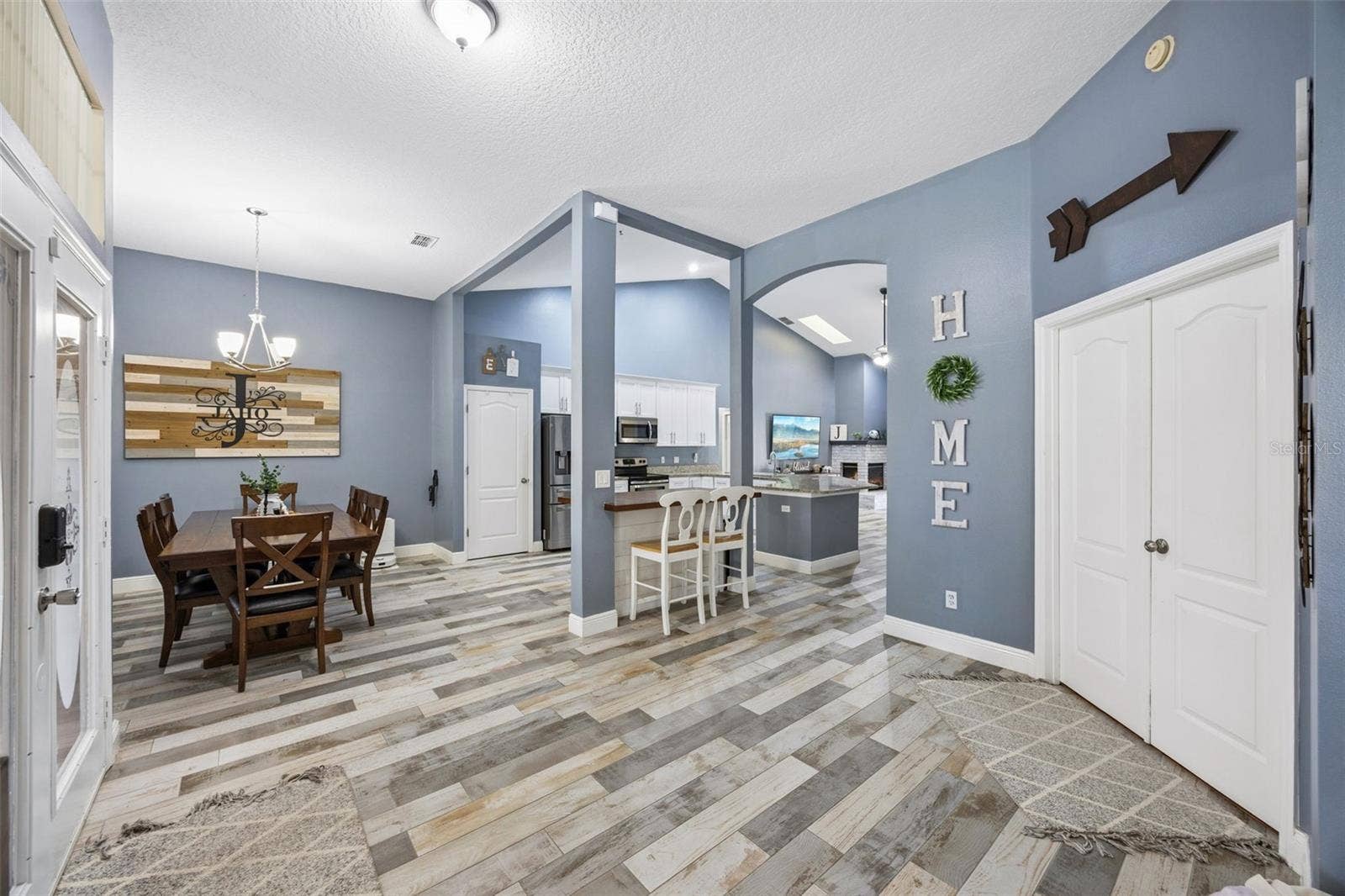 1505 Grassy Ridge Ln - dining room and kitchen
