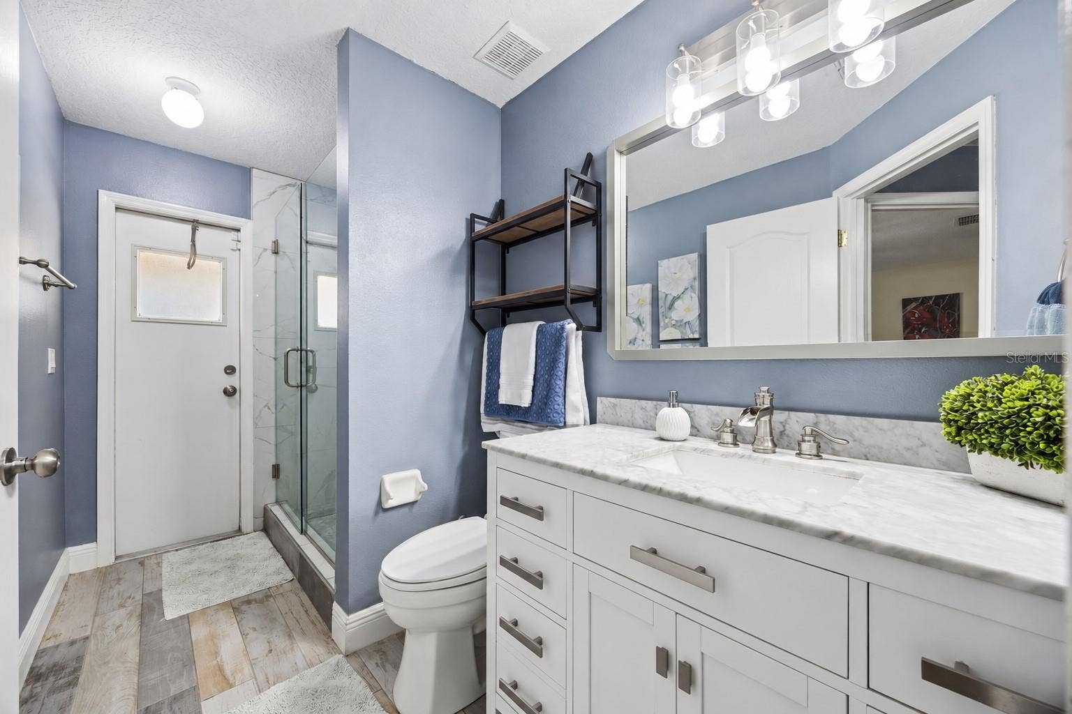 1505 Grassy Ridge Ln - pool bathroom