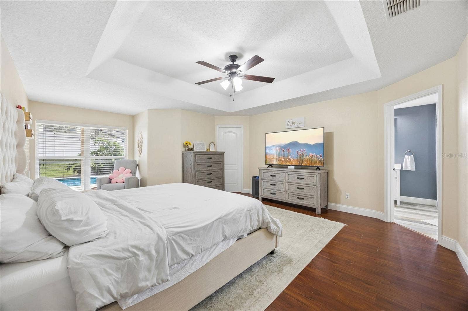 1505 Grassy Ridge Ln - primary bedroom & sitting nook