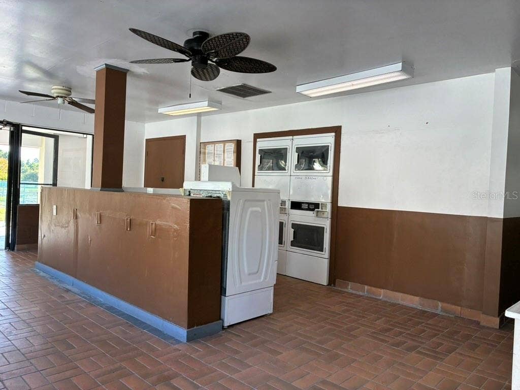 5999 VILLAGE CIRCLE, #990, Orlando, FL 32822 Community laundromat