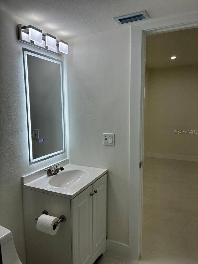 5999 VILLAGE CIRCLE, #990, Orlando, FL 32822 Half-bath vanity