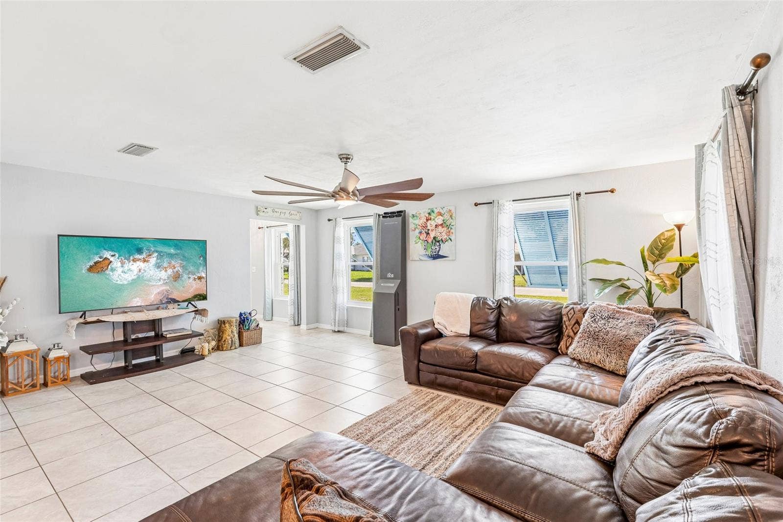 33 DRESDEN CIRCLE, Ormond Beach, FL 32174 33 DRESDEN CIRCLE, Ormond Beach, FL 32174