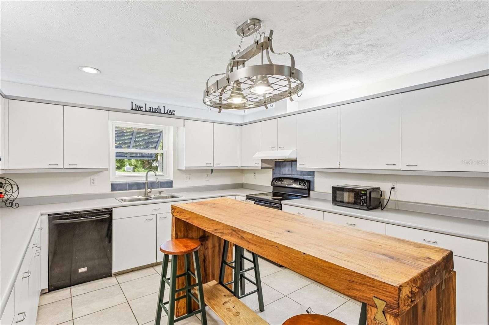 33 DRESDEN CIRCLE, Ormond Beach, FL 32174 33 DRESDEN CIRCLE, Ormond Beach, FL 32174