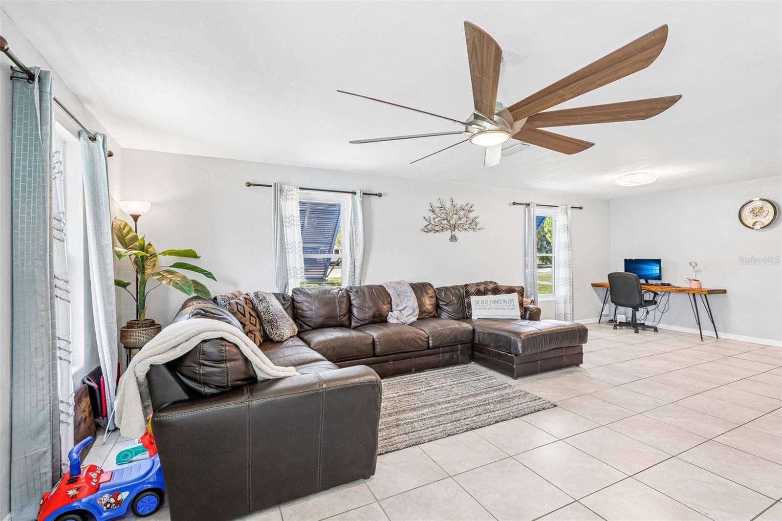 33 DRESDEN CIRCLE, Ormond Beach, FL 32174 33 DRESDEN CIRCLE, Ormond Beach, FL 32174
