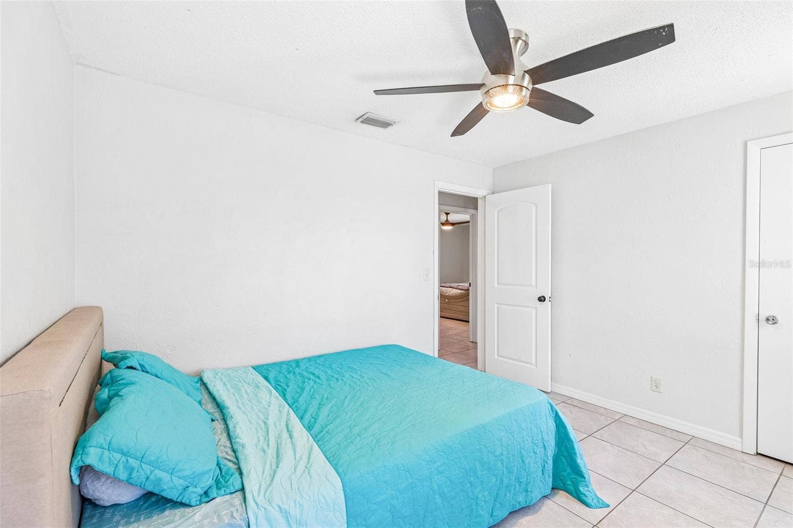 33 DRESDEN CIRCLE, Ormond Beach, FL 32174 33 DRESDEN CIRCLE, Ormond Beach, FL 32174