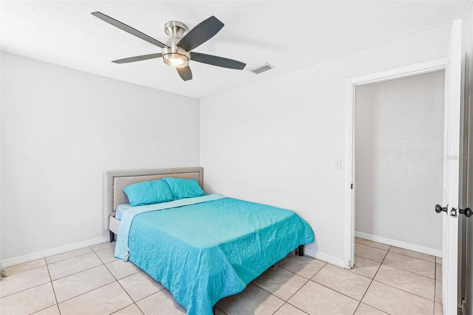 33 DRESDEN CIRCLE, Ormond Beach, FL 32174 33 DRESDEN CIRCLE, Ormond Beach, FL 32174