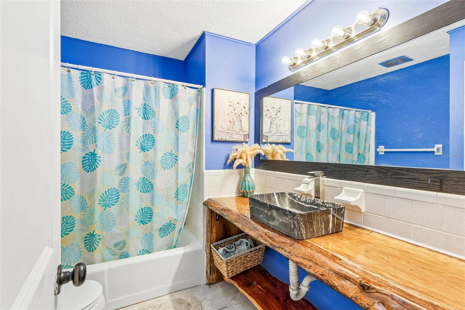 33 DRESDEN CIRCLE, Ormond Beach, FL 32174 33 DRESDEN CIRCLE, Ormond Beach, FL 32174