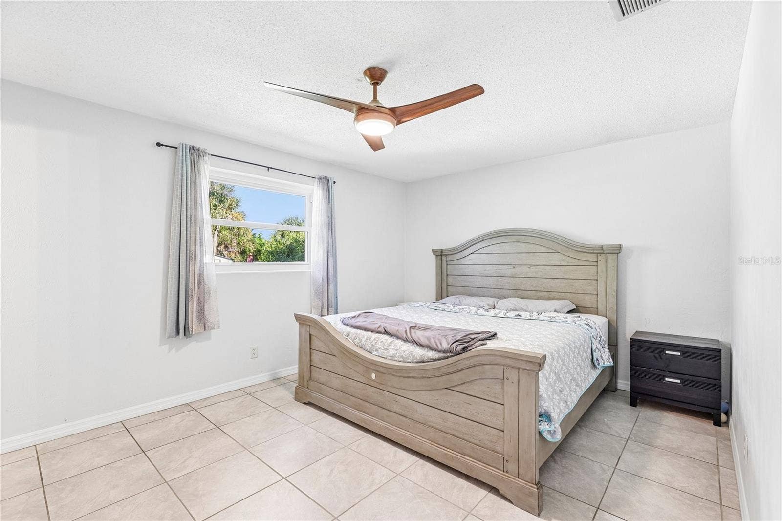 33 DRESDEN CIRCLE, Ormond Beach, FL 32174 33 DRESDEN CIRCLE, Ormond Beach, FL 32174