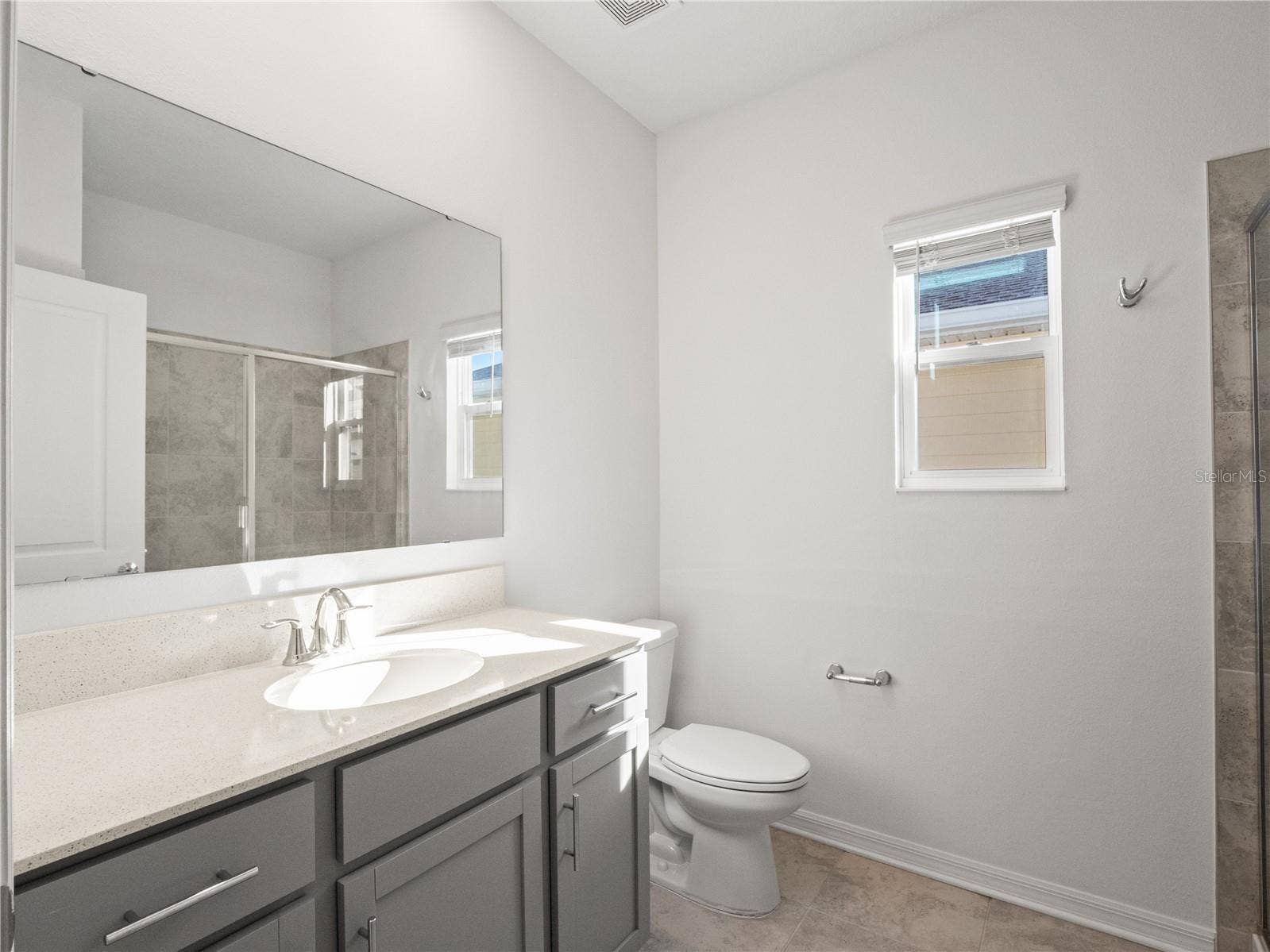 1852 ANCESTRY TRAIL, Kissimmee, FL 34746 Secondary Living Space Bathroom
