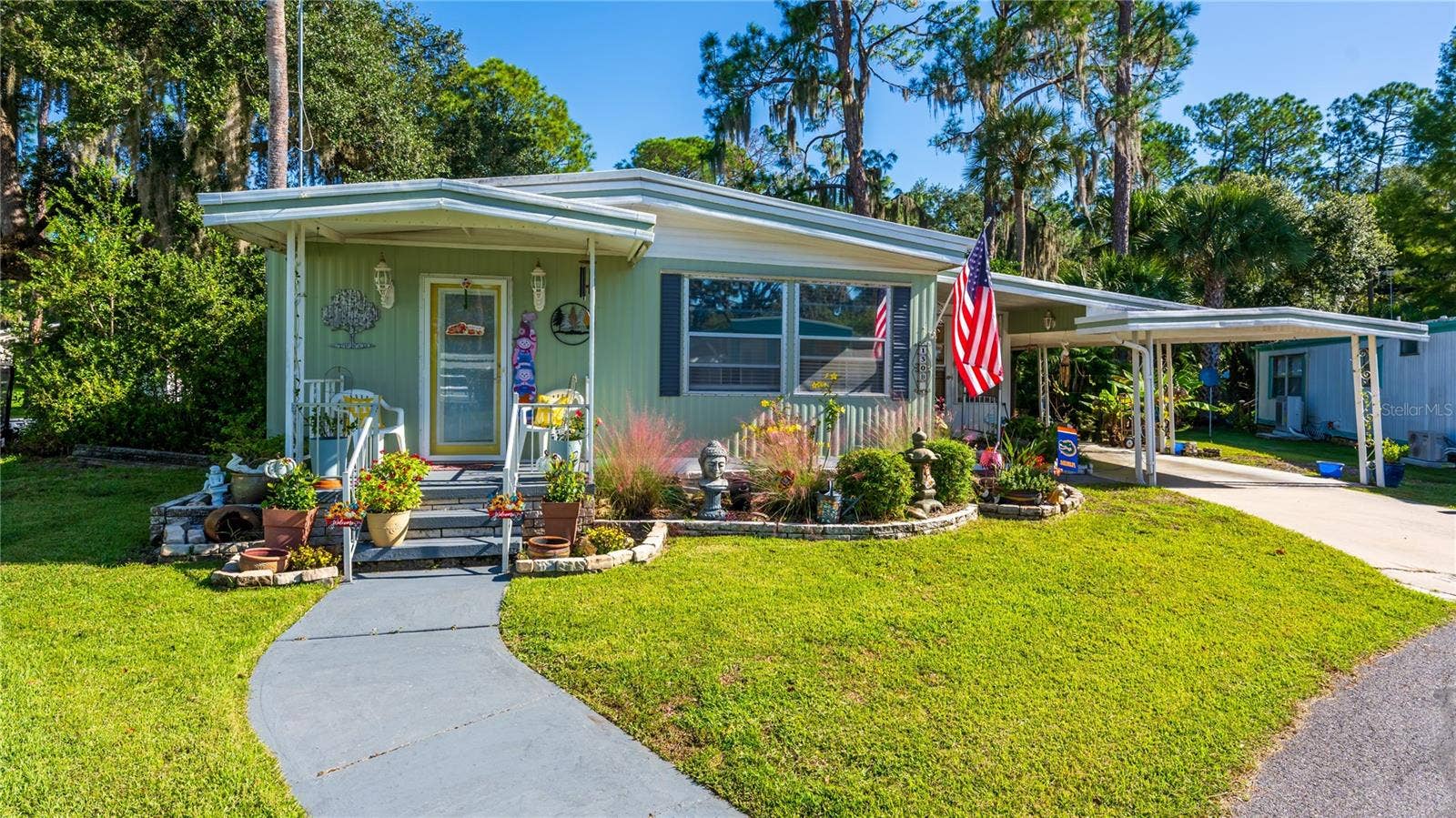 130 PINEY RIDGE, Eustis, FL 32726 Front View