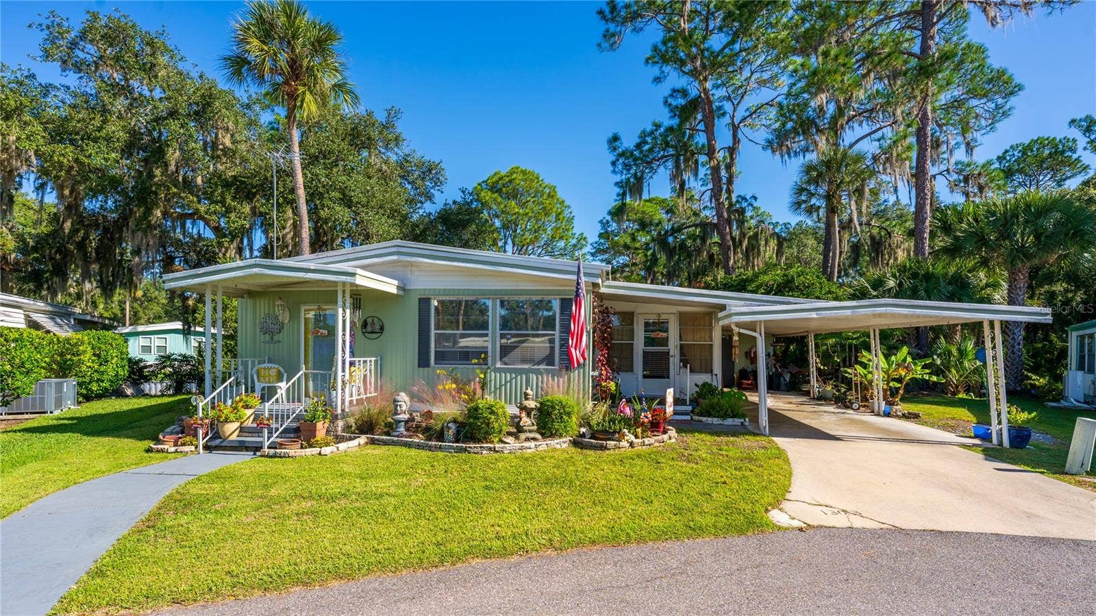 130 PINEY RIDGE, Eustis, FL 32726 Front View