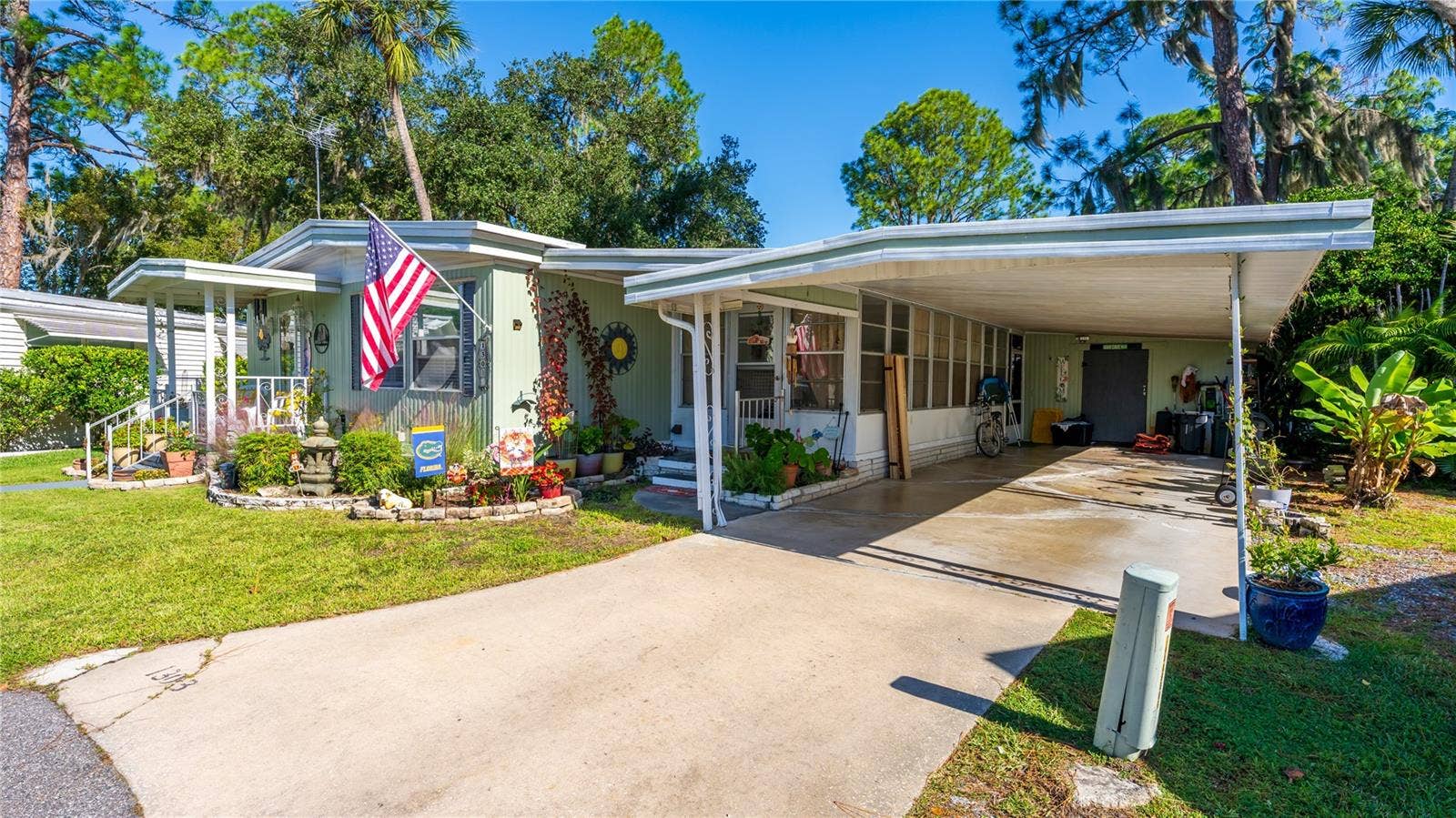 130 PINEY RIDGE, Eustis, FL 32726 Front View