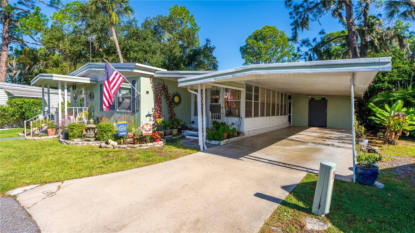 130 PINEY RIDGE, Eustis, FL 32726 Front View