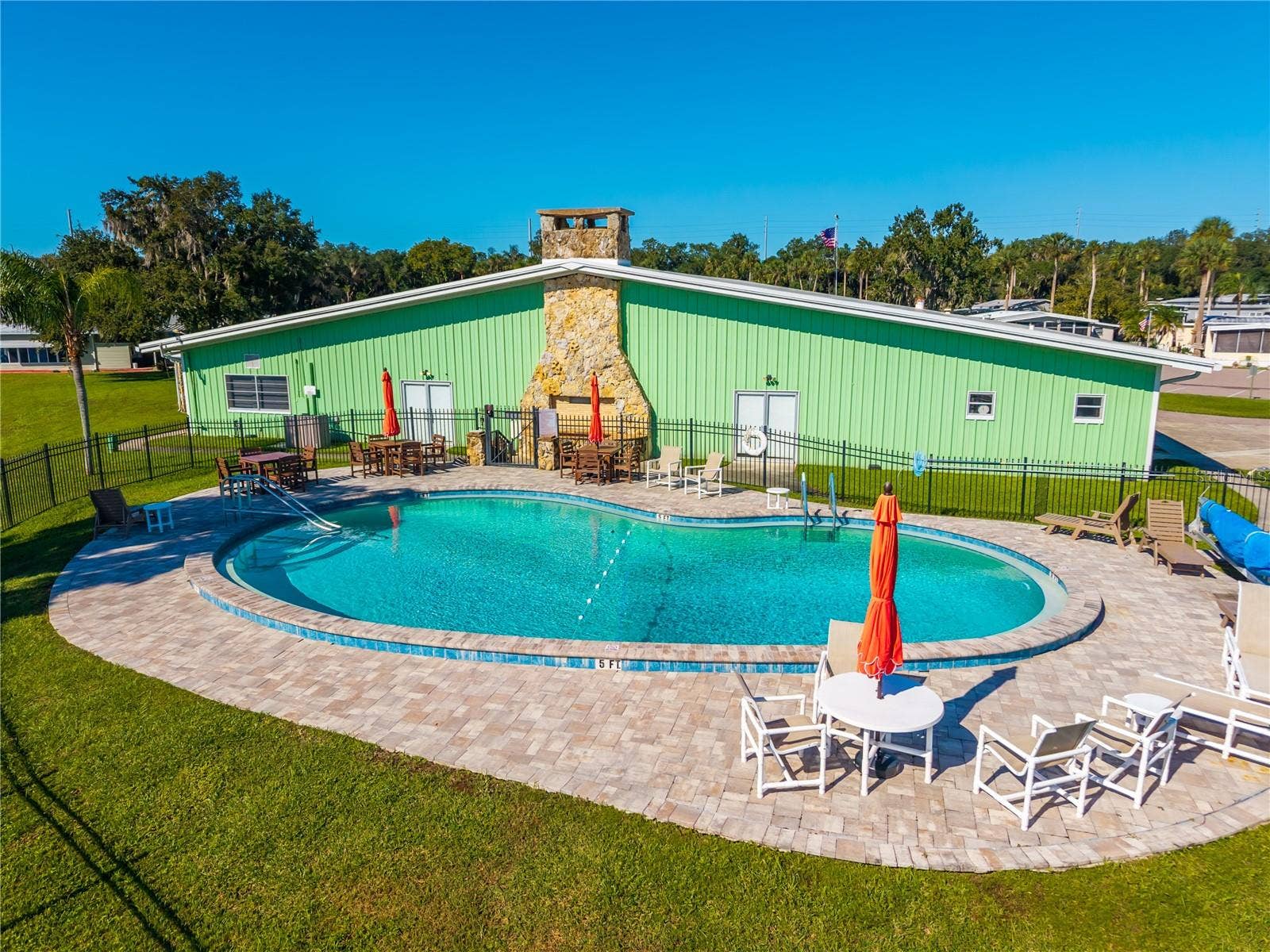 130 PINEY RIDGE, Eustis, FL 32726 Aerial View of Clubhouse and Pool