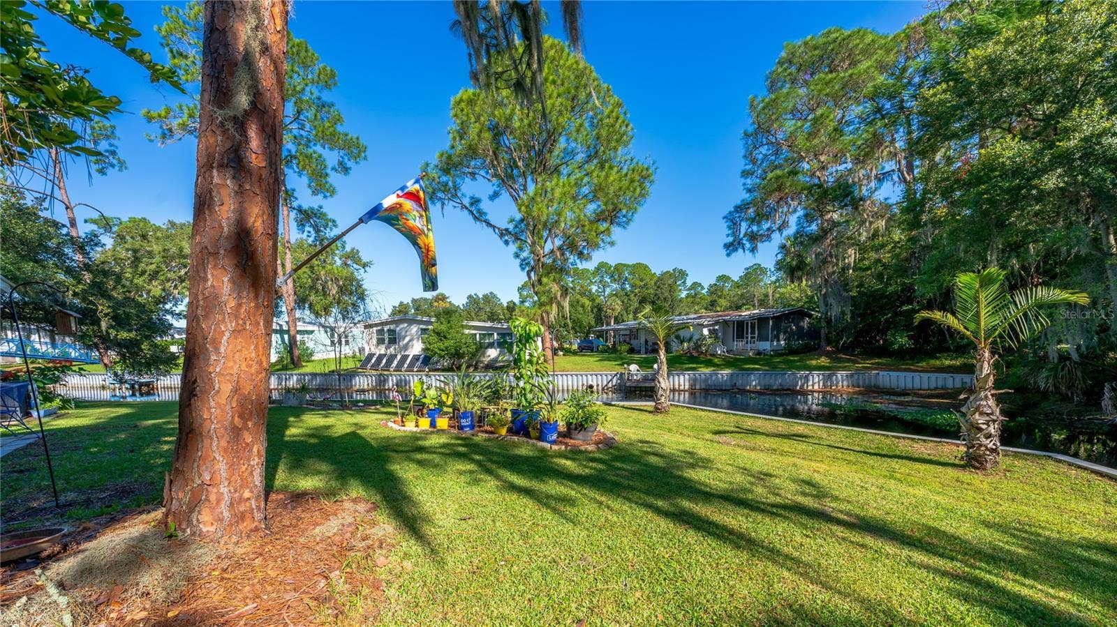 130 PINEY RIDGE, Eustis, FL 32726 Back Yard into the Canal
