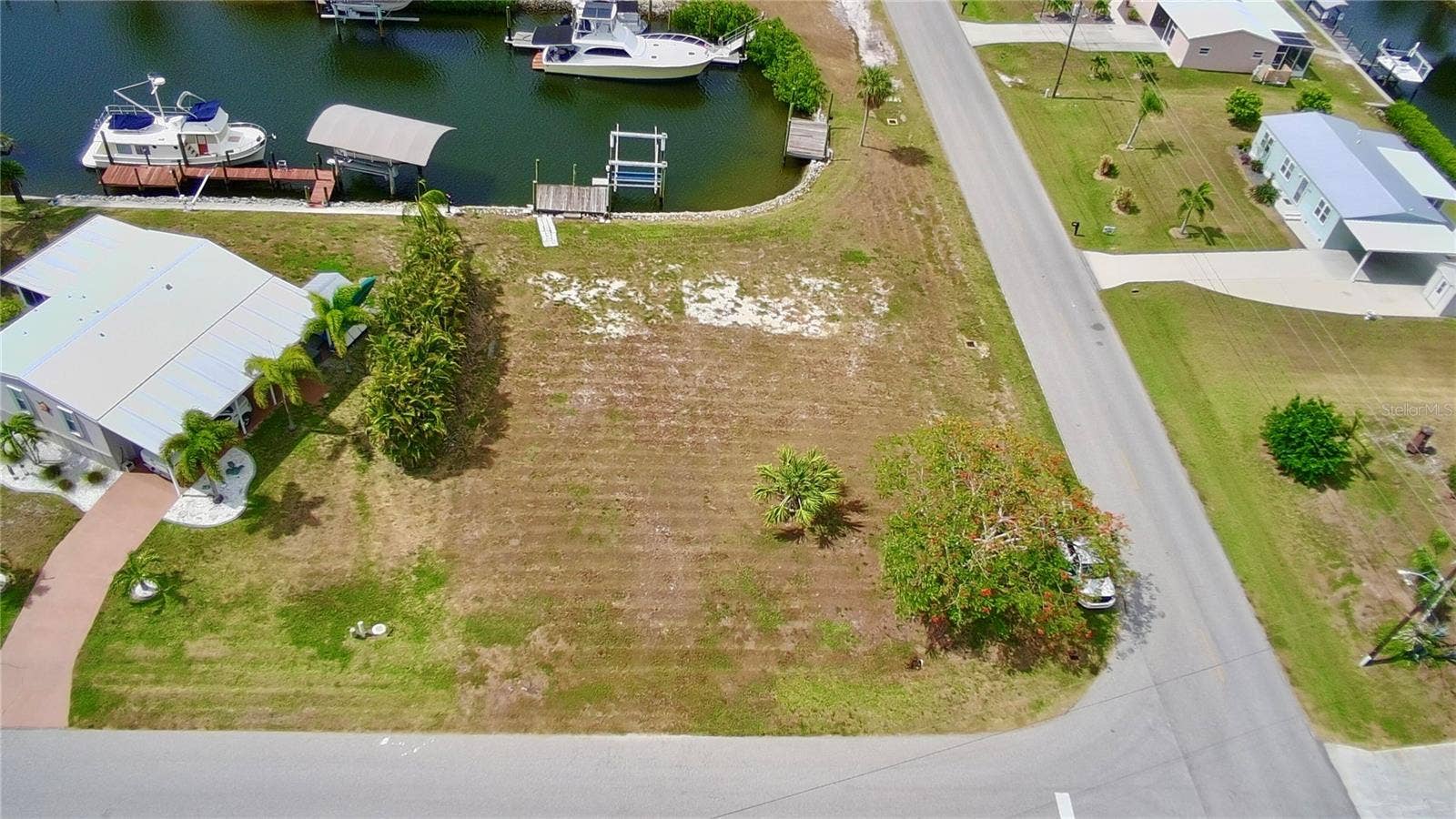 700 HOLLYHILL COURT, Punta Gorda, FL 33950 700 HOLLYHILL COURT, Punta Gorda, FL 33950
