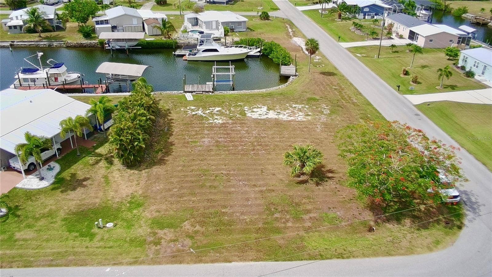 700 HOLLYHILL COURT, Punta Gorda, FL 33950 700 HOLLYHILL COURT, Punta Gorda, FL 33950