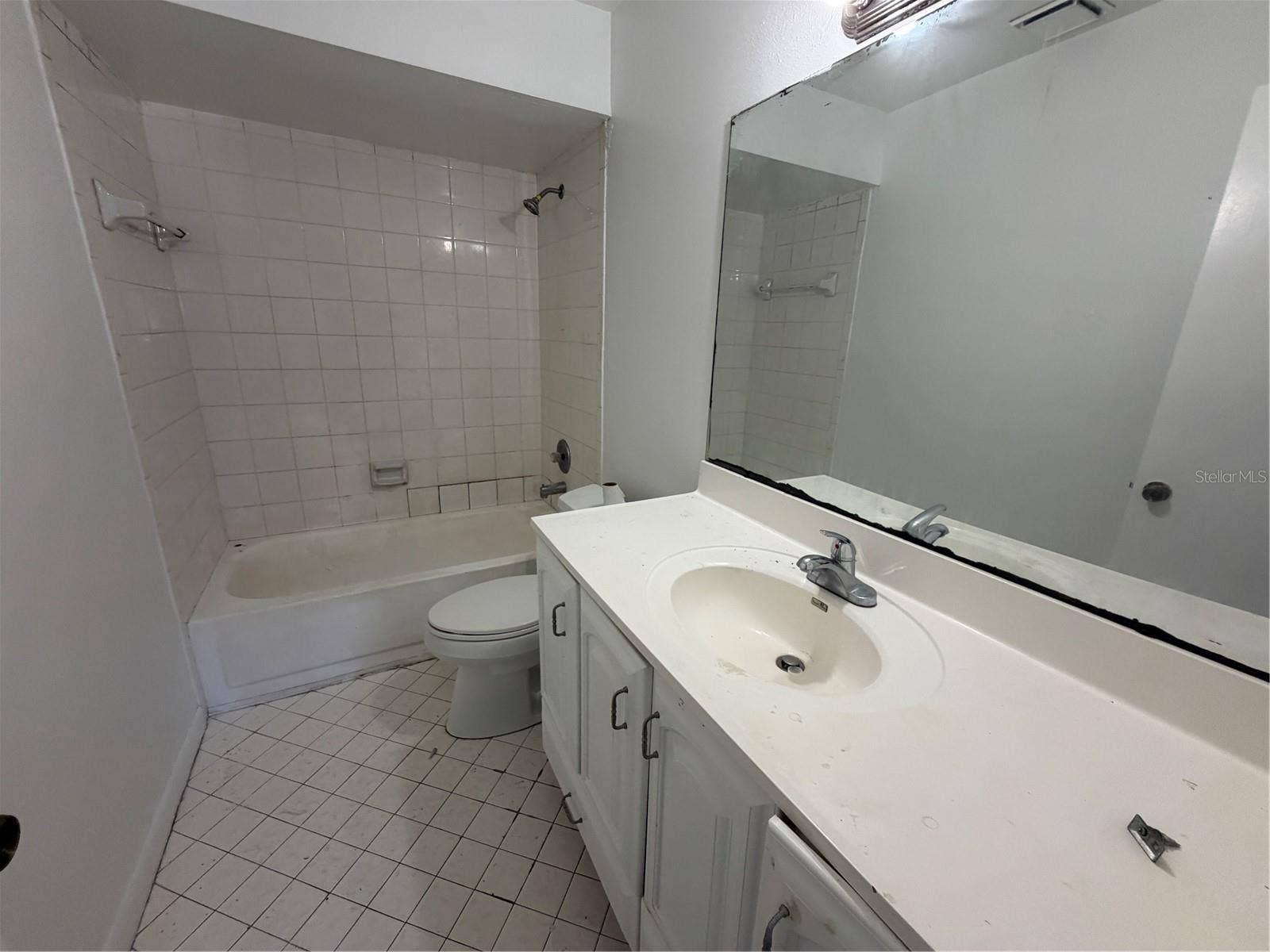 5225 VIA HACIENDA CIRCLE, #B114, Orlando, FL 32839 5225 VIA HACIENDA CIRCLE, #B114, Orlando, FL 32839