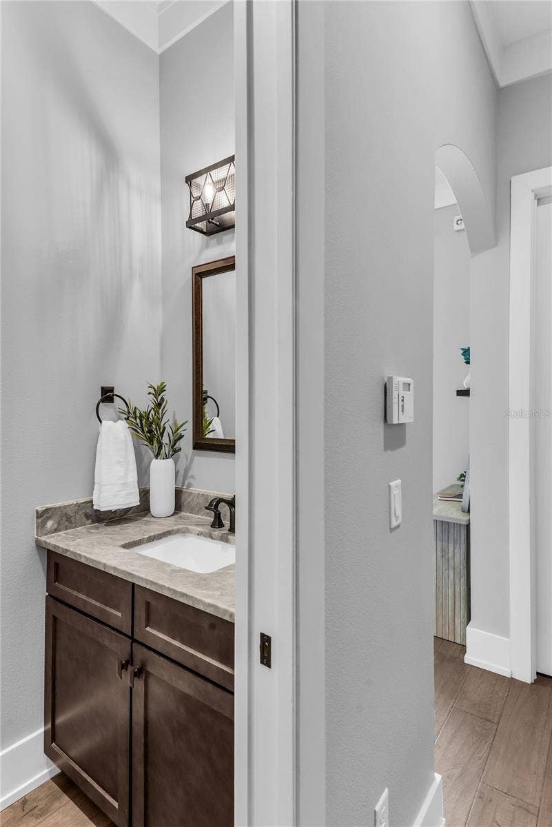 GUEST POWDER ROOM/BATH