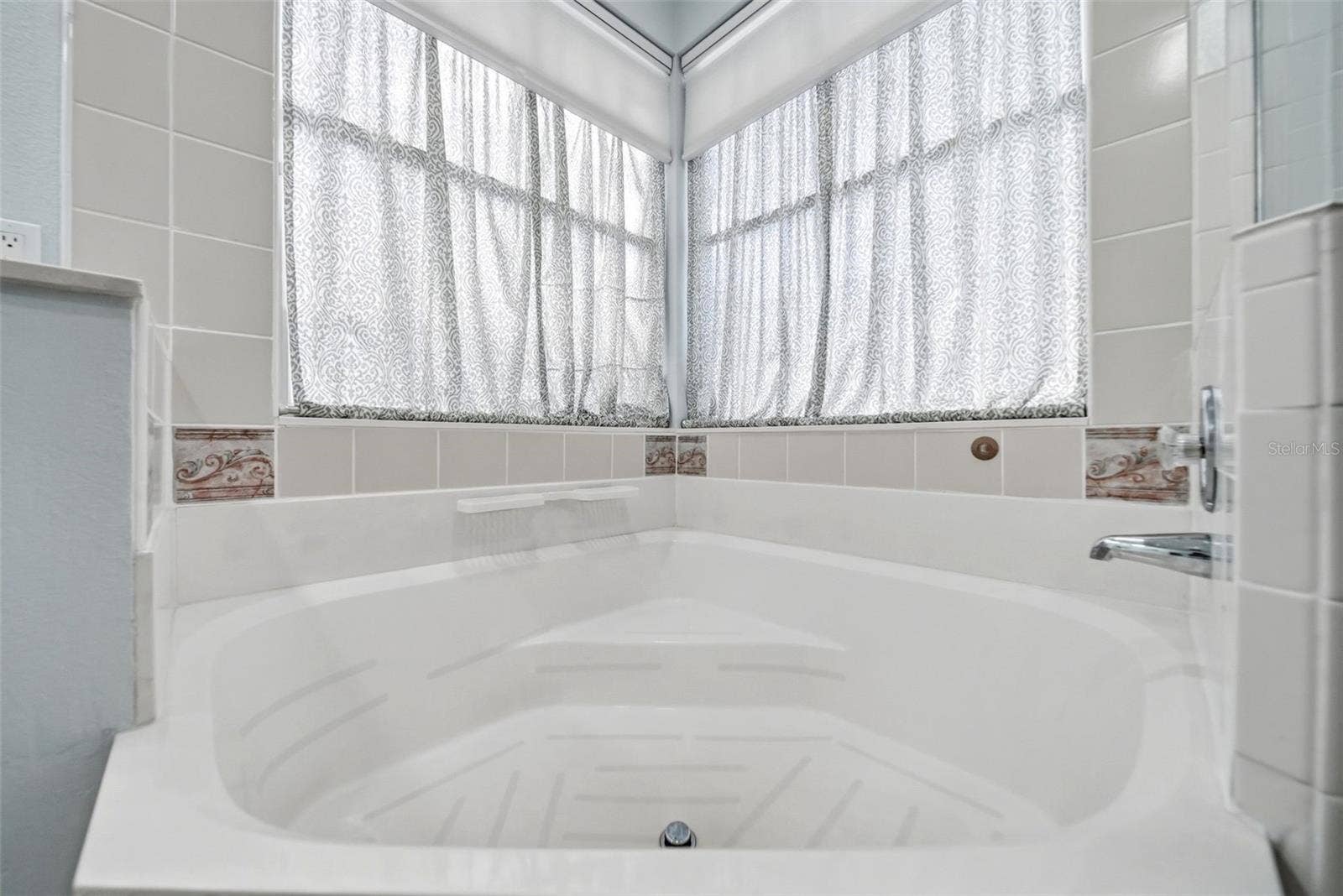 4901 SUDBURY COURT, Orlando, FL 32826 4901 SUDBURY COURT, Orlando, FL 32826