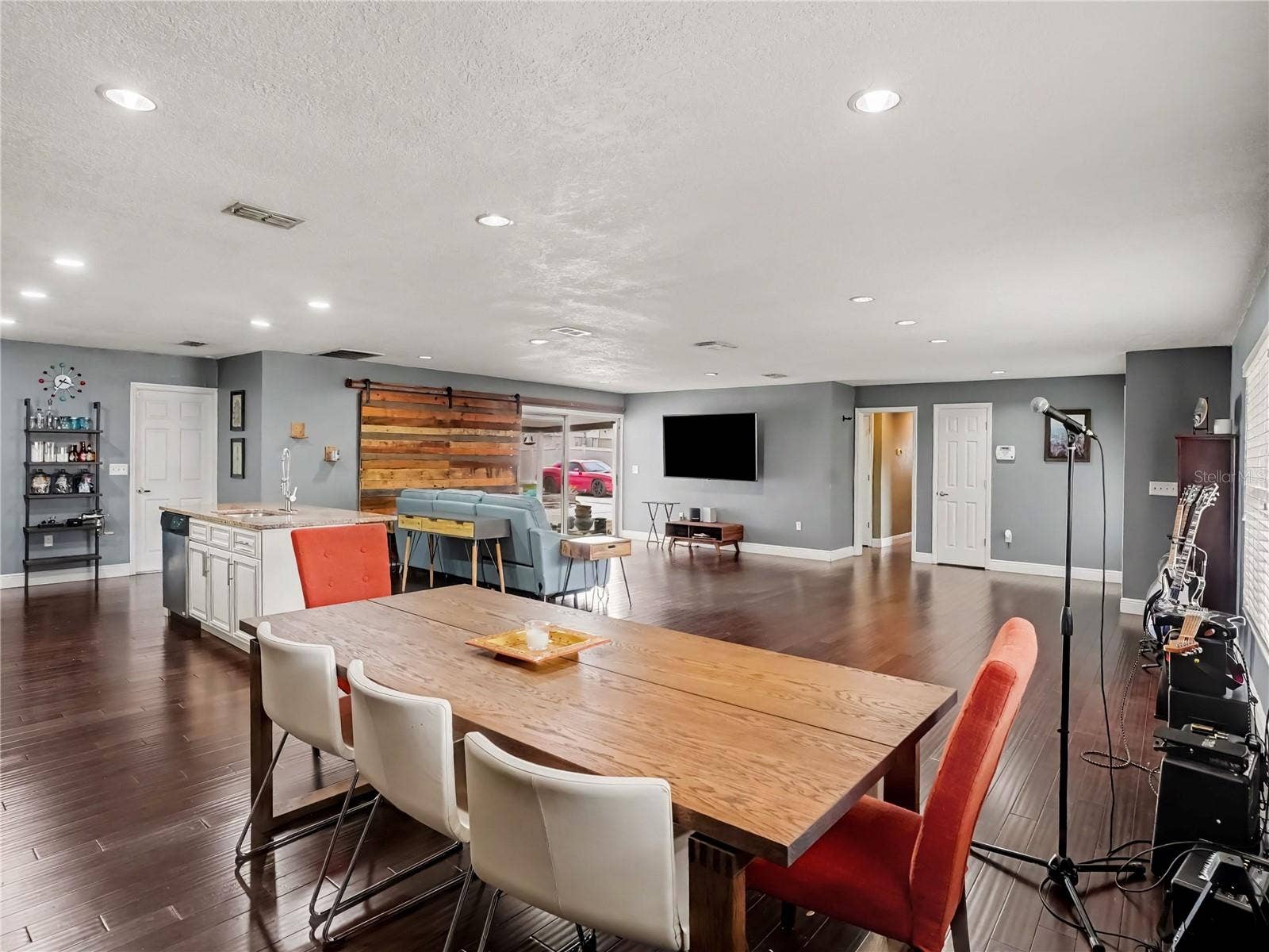 5111 DARDEN AVENUE, Belle Isle, FL 32812 5111 DARDEN AVENUE, Belle Isle, FL 32812